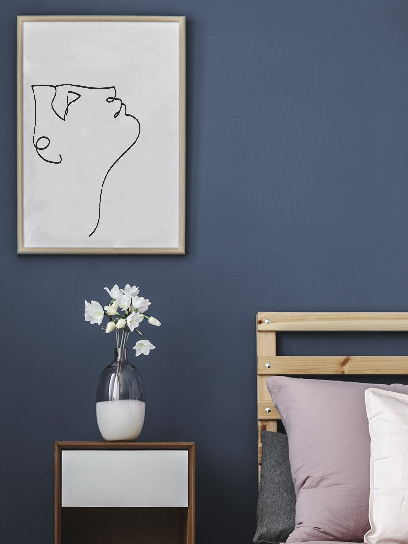 look-up-line-art-face-poster-in-interior-bedroom